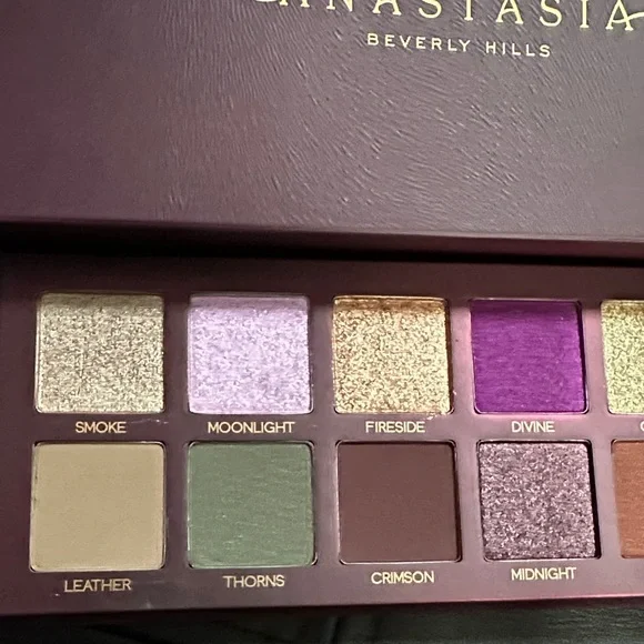 Anastasia Beverly Hills Fall Romance Eyeshadow Palette - Picture 5 of 5